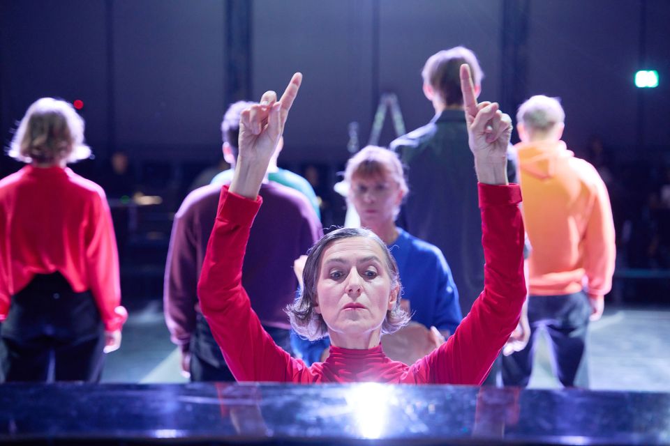 Bühnenfoto des Theaterstück «Republik der Taubheit»
