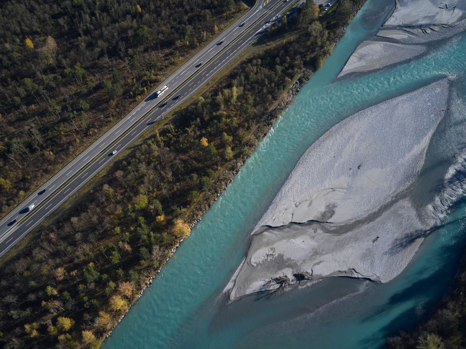 Luftaufnahme des Rhein bei Landquart