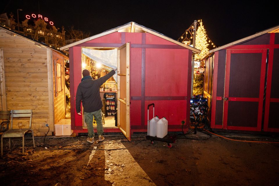 Weihnachtsmarkt auf dem Zürcher Sechseläutenplatz