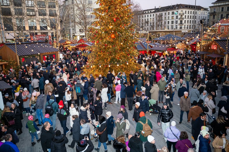 Weihnachtsdorf auf dem Zürcher Sechseläutenplatz
