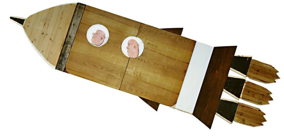 Lucas Oertel, Rakete, 2020, Holz, Tempera, 120 × 370 × 4 cm