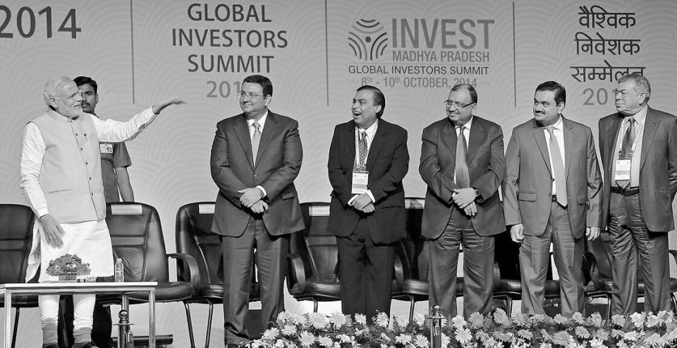 Narendra Modi, Mukesh Ambani und Gautam Adani am Global Investors Summit 2014 in Indore