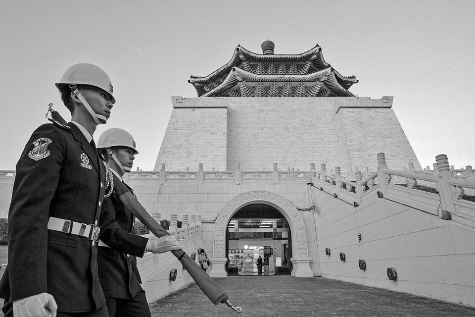Wachen vor der Tschiang-Kai-schek-Gedächtnishalle in Taipeh