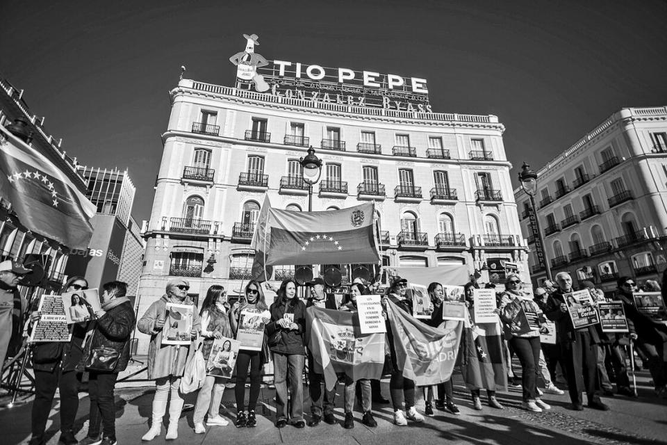 Venezolanische Oppositionsanhänger protestieren gegen Präsident Maduro, Madrid, 4. Februar 2024