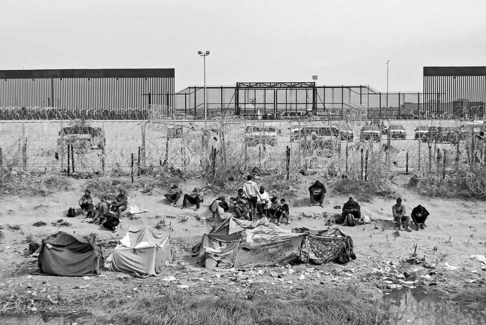 Geflüchtete campieren vor der Puerta 36 südlich von Ciudad Juárez