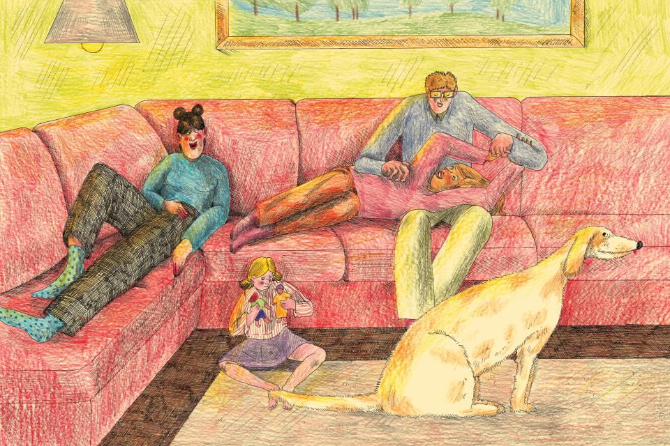 Illustration von Giulia Spagnulo: zwei Frauen und ein Mann sitzen und liegen auf einem Sofa, davor spielt ein Kind
