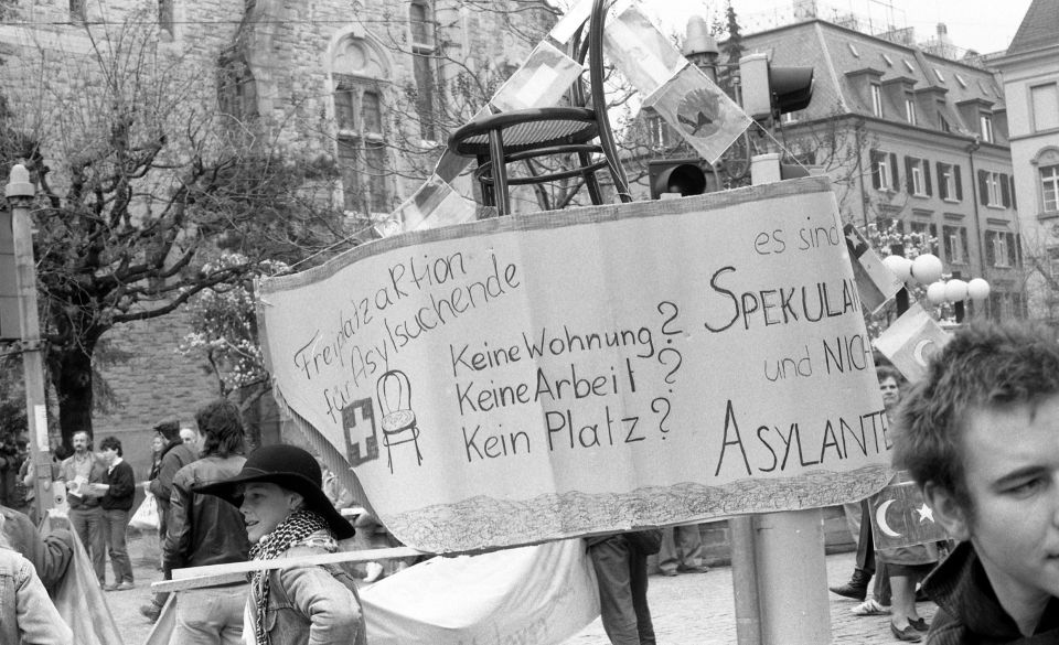 Freiplatzaktion Zürich am 1.-Mai-Umzug 1986