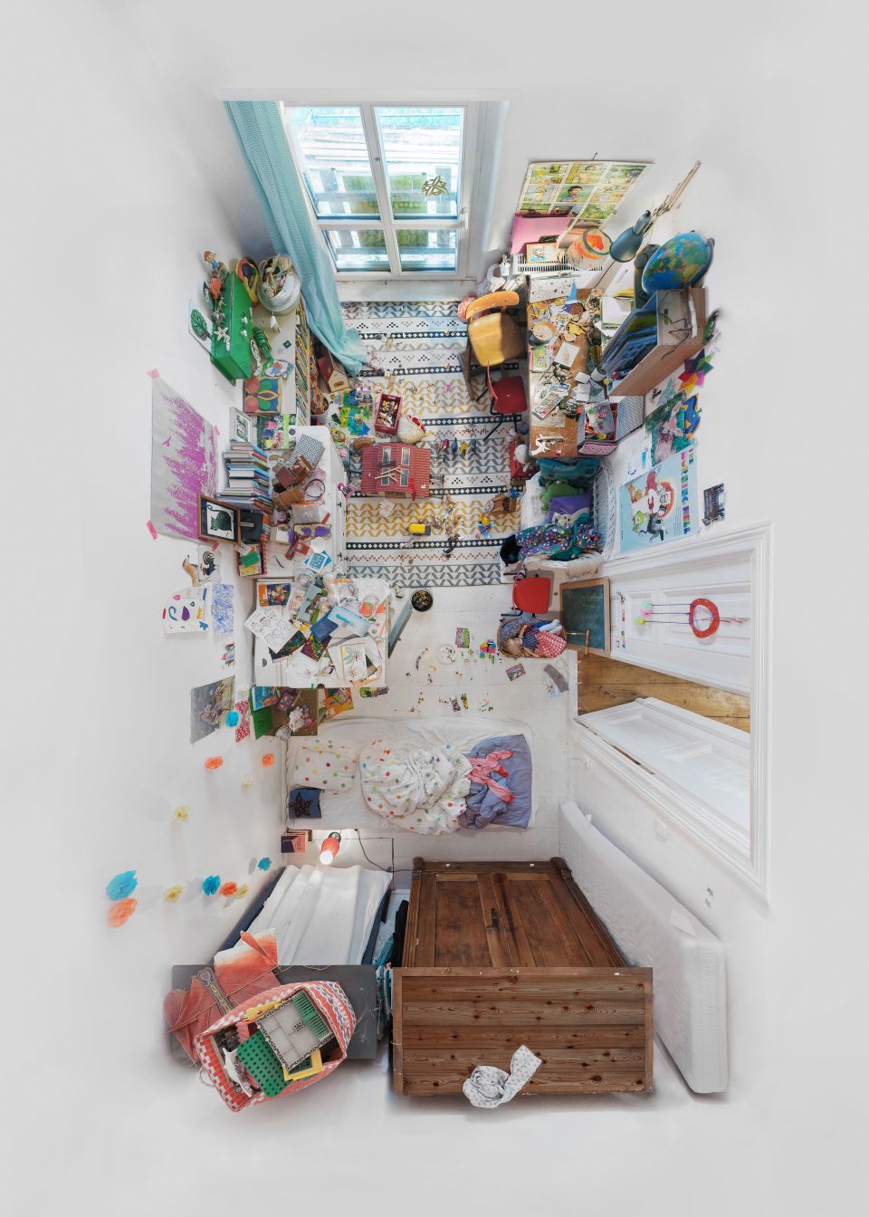 ein Kinderzimmer aus der Vogelperspektive