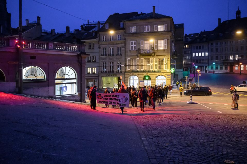Protestierende am Dienstag im Fribourger Stadtzentrum