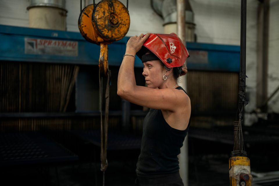 Marina Rivas Puyuelo in ihrer Schmiedewerkstatt in Boltaña