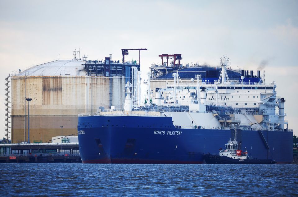der Flüssiggastanker Boris Vilkitsky beim LNG-Terminal Montoir-de-Bretagne im März 2022 in der Nähe von Saint-Nazaire