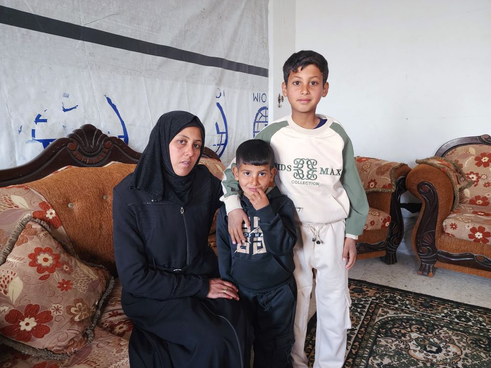 Islam Salem mit ihren beiden Söhnen