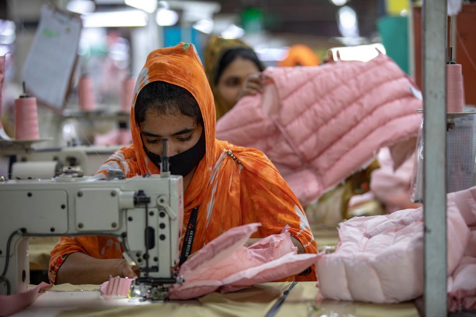 Näherinnen in einer Fabrik in Bangladesch