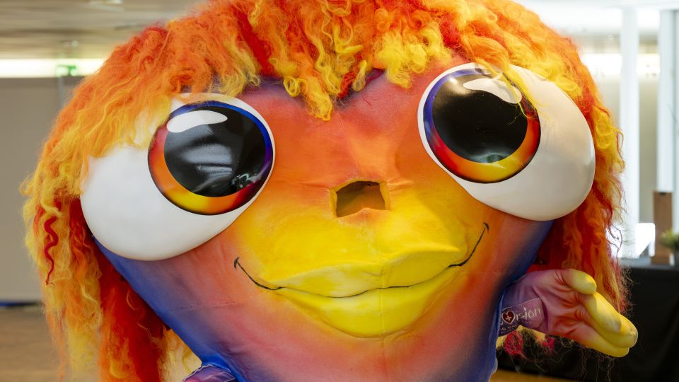 das Maskottchen «Lumo» des ESC 2025