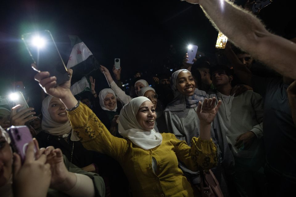 Feiernde Frauen Mitte Mai auf dem Umayyad-Platz in Damaskus