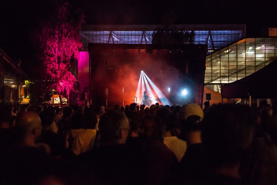 Foto eines Aussenkonzerts in Zürich