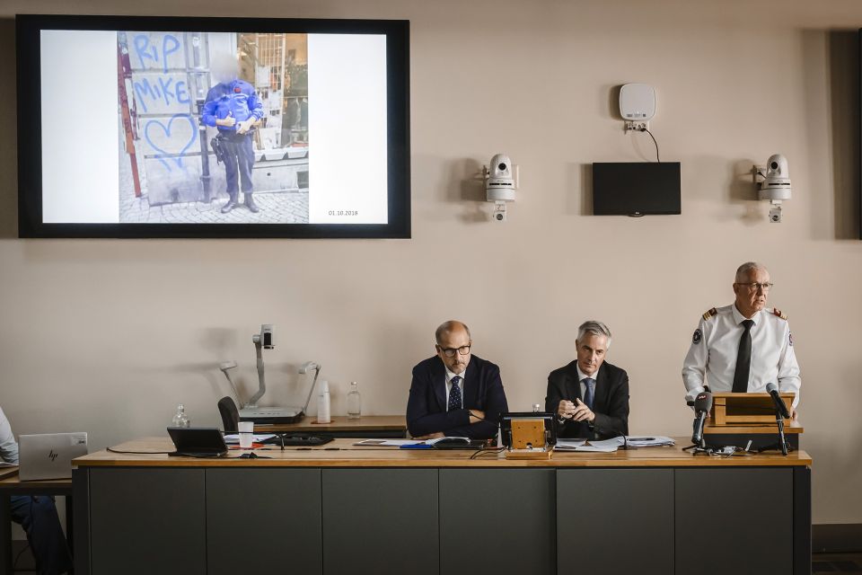 Stadtpräsident Grégoire Junod, Sicherheitschef Pierre-Antoine Hildbrand und Polizeikommandant Olivier Botteron an der Pressekonferenz