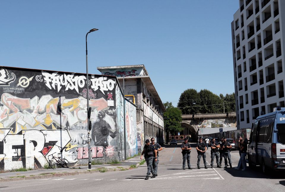 Polizisten vor dem «Leoncavallo» am Tag nach der Räumung