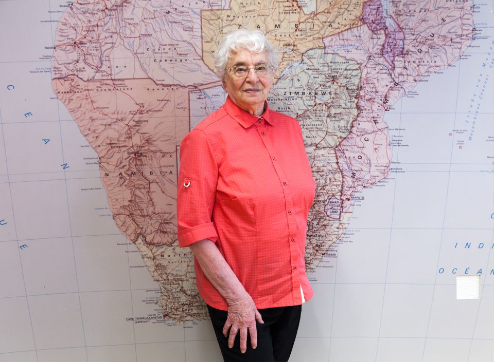 Ruth Weiss in einer Ausstellung, die ihr 2014 in Basel gewidmet wurde