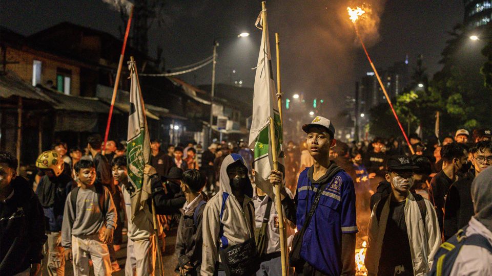 junge Meschen an den Protesten in Jakarta