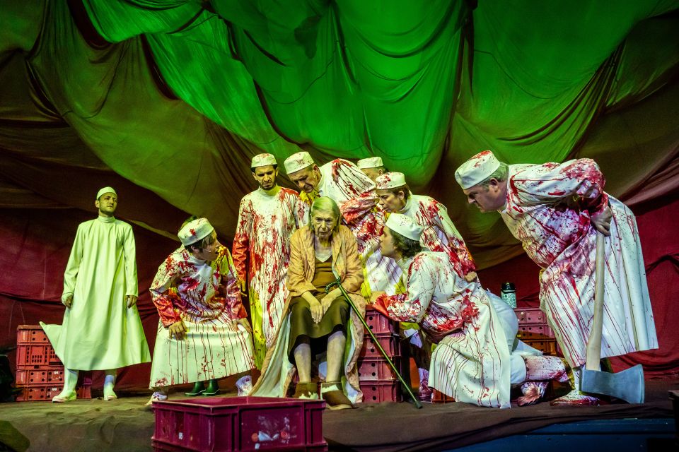 Bühnenfoto des Theaterstück «Blösch»