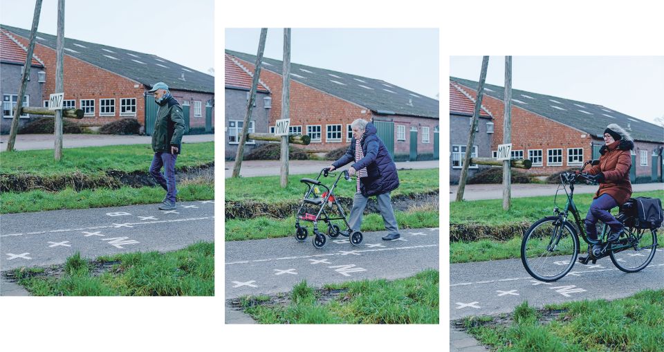3 Fotos von Personen welche die Grenzmarkierungen auf einem Weg an der Enklave H6 zu Fuss, mit dem Rollator und dem Fahrrad überqueren