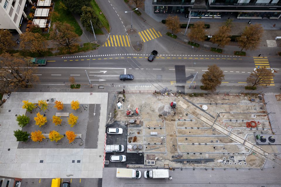 der neue Rosa-Luxemburg-Platz an der Hohlstrasse in Altstetten aus der Vogelperspektive