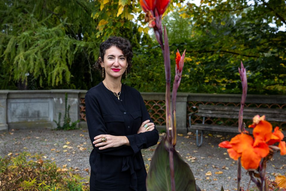 Shirine Dajani im Alten Botanischen Garten in Zürich
