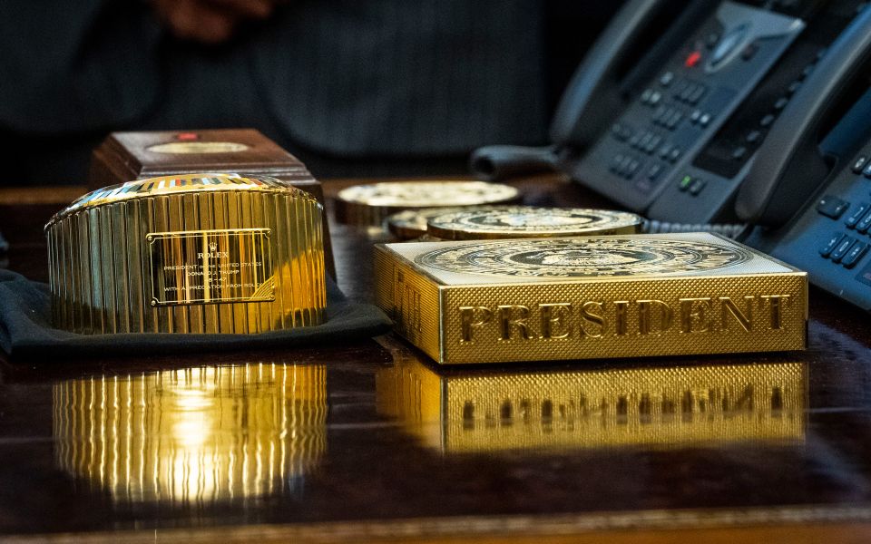 Rolex-Tischuhr auf Donald Trumps Schreibtisch im Oval Office