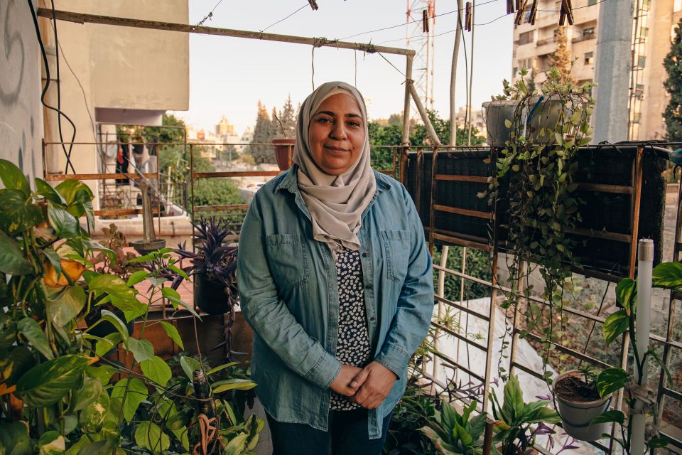 Huda al-Sakka auf ihrem Balkon