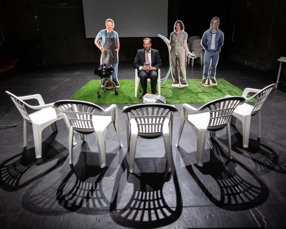 Bühnenfoto des Theaterstücks «Mülheim Absturz Ruhr»