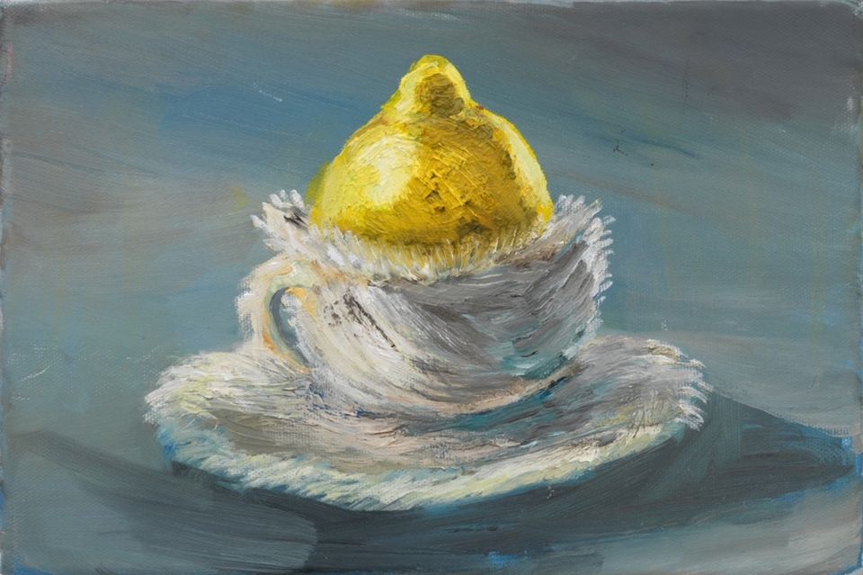 Gemälde «Venus in Furs»: eine Kaffee-Tasse mit einer Zitrone