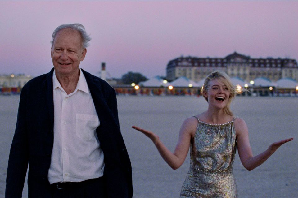 Filmstill aus «Sentimental Value»: Stellan Skarsgård und Elle Fanning