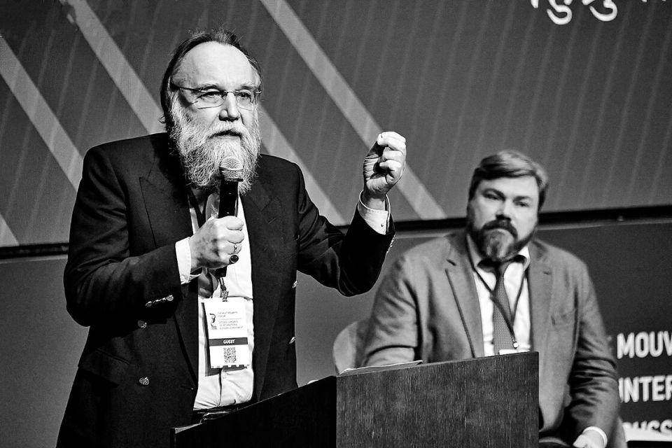 Alexander Dugin und Konstantin Malofejew auf dem Multipolaritätsforum, Moskau, Februar 2024