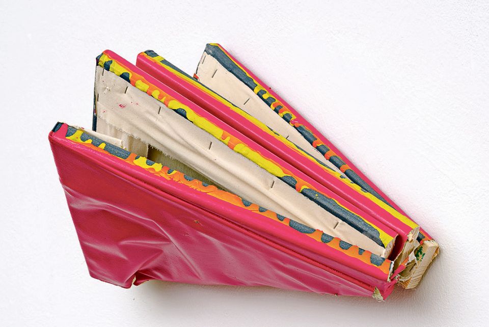 Franziska Reinbothe, Ohne Titel, 2022, Acryl auf Satin, 25 × 42 × 21 cm