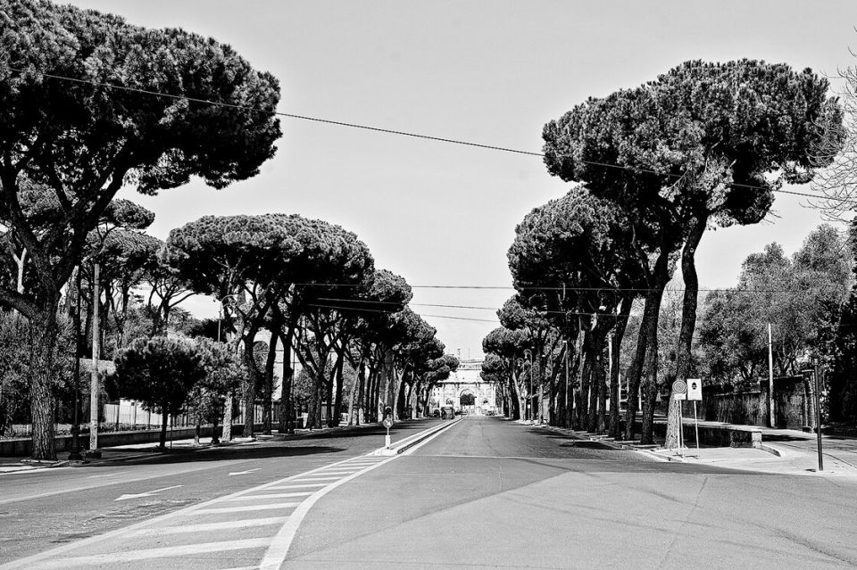 leere Strasse in Lungotevere, Rom, März 2020