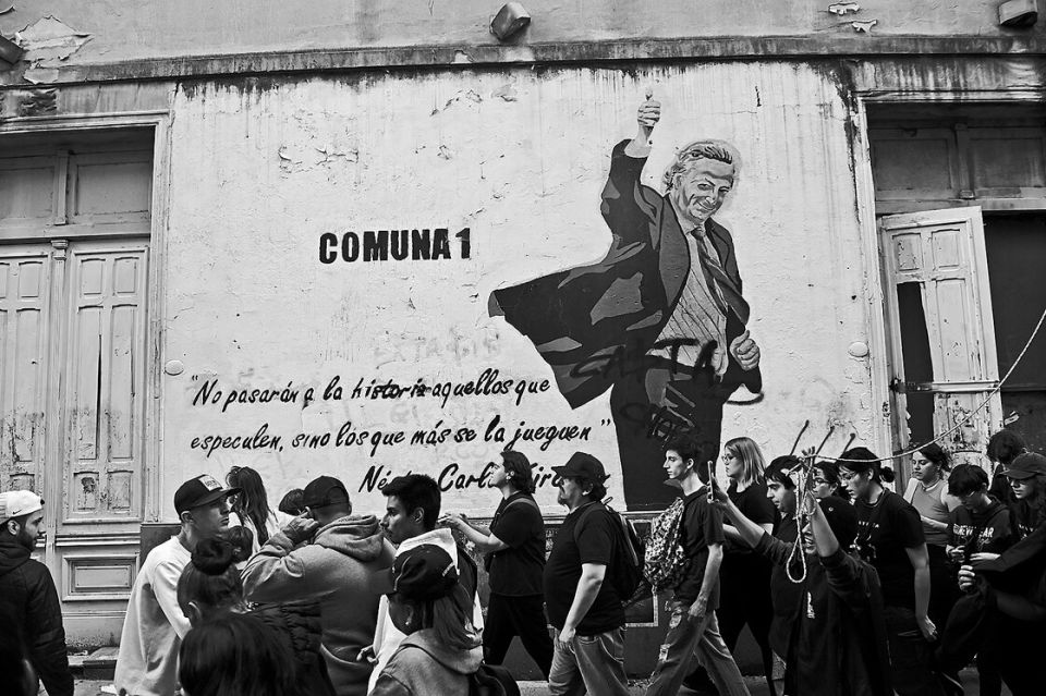 Protest gegen Mittelkürzungen an den Unis unter einem Konterfei des Ex-Präsidenten Nestor Kirchner