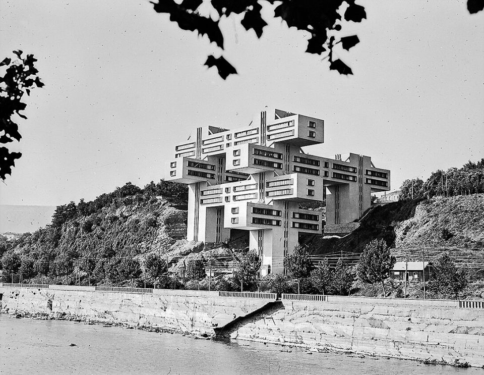 Ministerium für Straßenbau, erbaut 1975