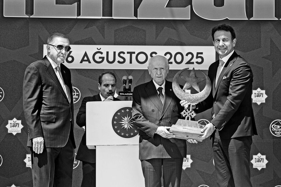 Erdoğan und Bahçeli bei den Feierlichkeiten zum Gedenken an die Schlacht von Manzikert, 26. August 2025