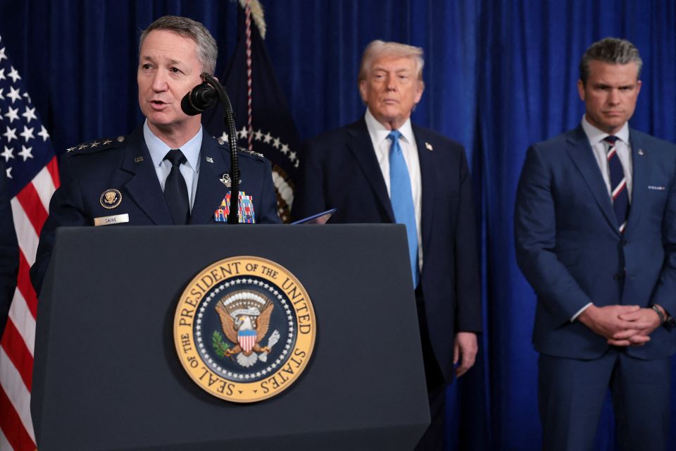 Generalstab-Vorsitzender Dan Caine, Präsident Trump und «Kriegsminister» Hegseth