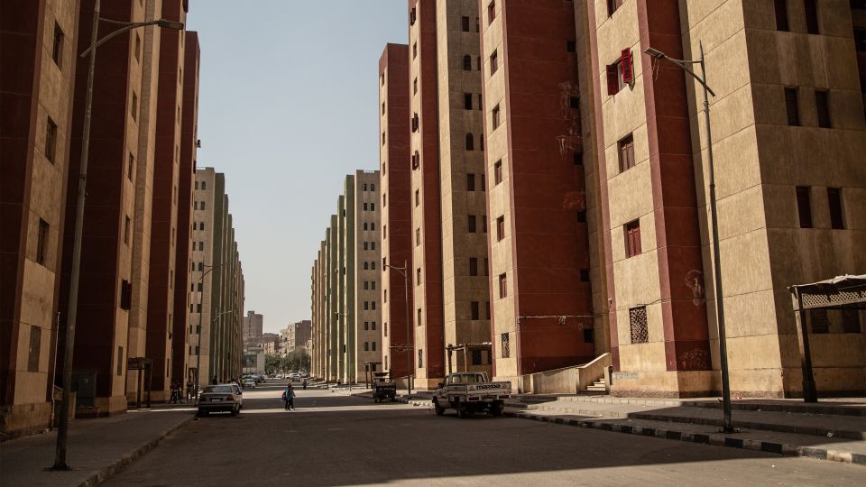 Häuserschlucht zwischen den Neubauten im Ghaiala-Bezirk