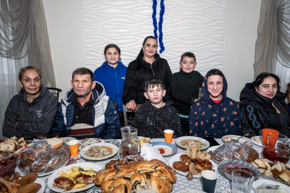 Rada Kalandia feiert mit geflüchteten Rom:nja am 7. Januar Weihnachten in ihrem Aufnahmezentrum