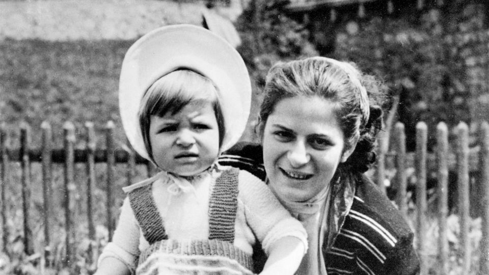 Urseli und Muter Klara Kollegger im Sommer 1954