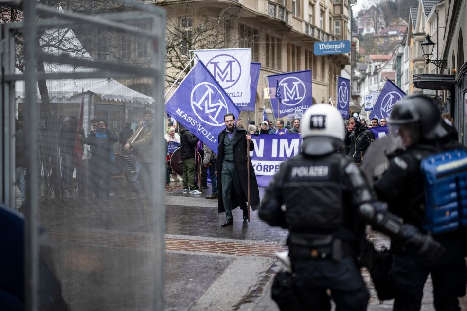 Polizei bei der Demonstration von Mass-voll in St. Gallen