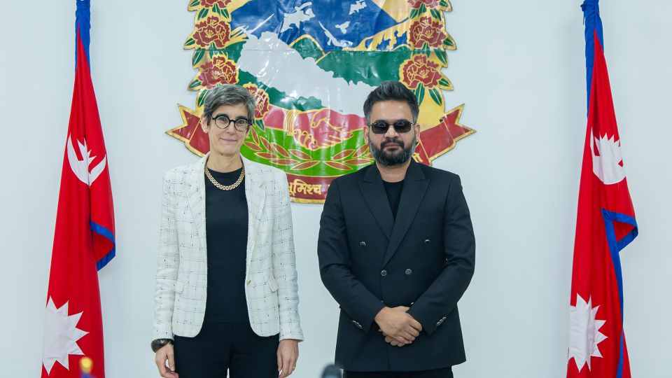 Balendra Shah mit der Schweizer Botschafterin Elisabeth von Capeller