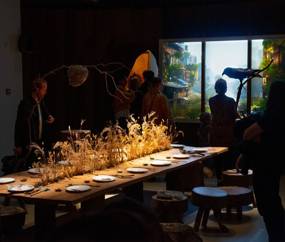 Besucher:innen in der Ausstellung «Refuge for Resurgence»