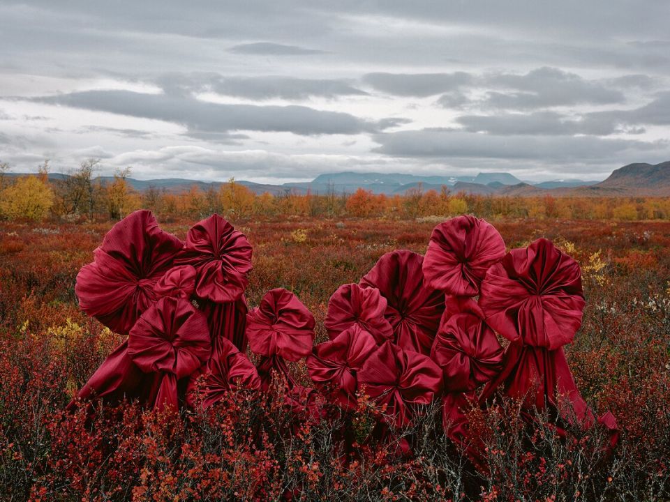 Riitta Päiväläinen, Tribe, 2026, aus der Serie Phantasma, Archival pigment print, 120 × 160 cm