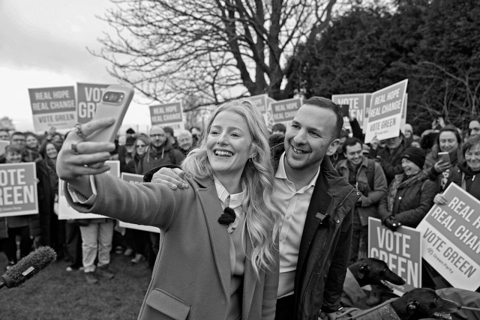  Hannah Spencer und Zack Polanski machen ein Selfie