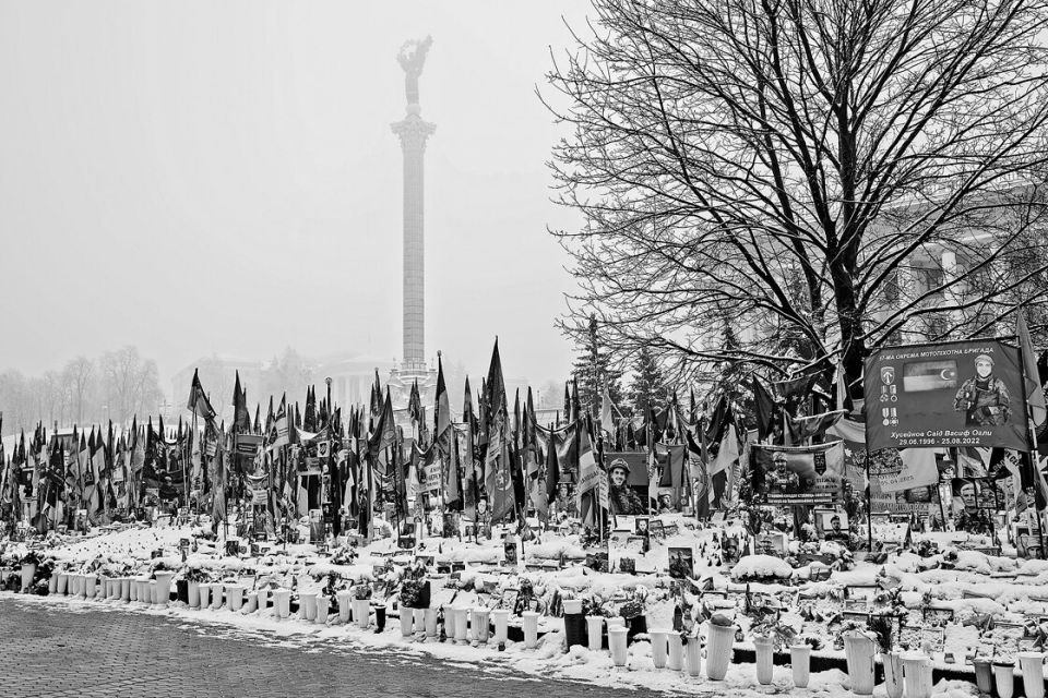 Improvisiertes Mahnmal in Kyjiw