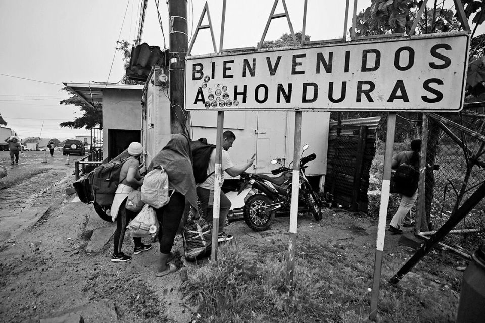 Aus den USA abgeschobene Venezolaner:innen auf dem Rückweg